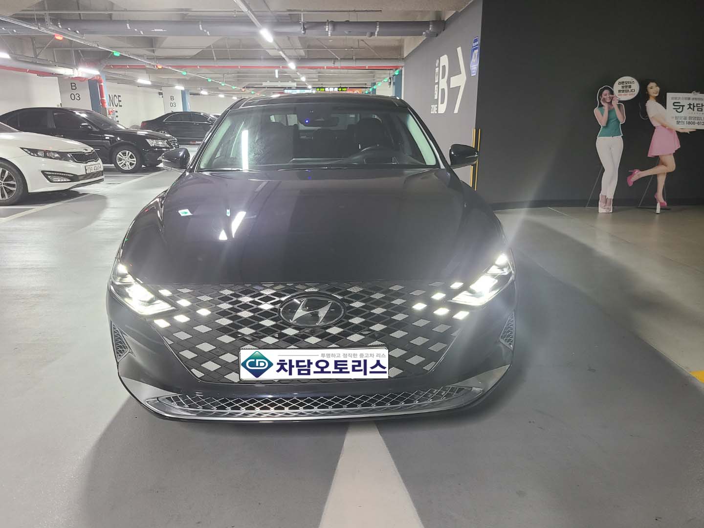 다크 블루 색상의 신차급 현대 더뉴그랜저IG 중고차 리스 거래 후기