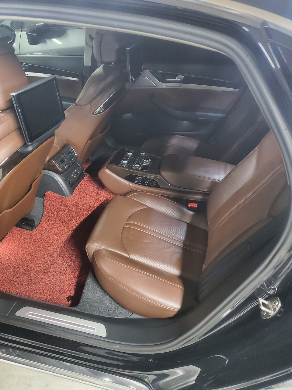 585t7uar149m.jpg